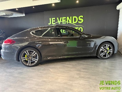 PORSCHE PANAMERA