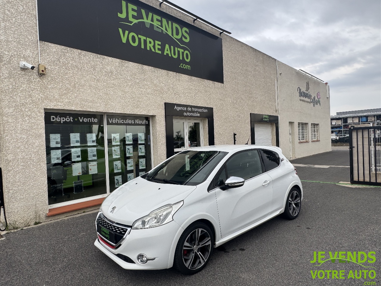 PEUGEOT 208